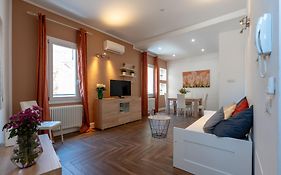 Gold Apartment